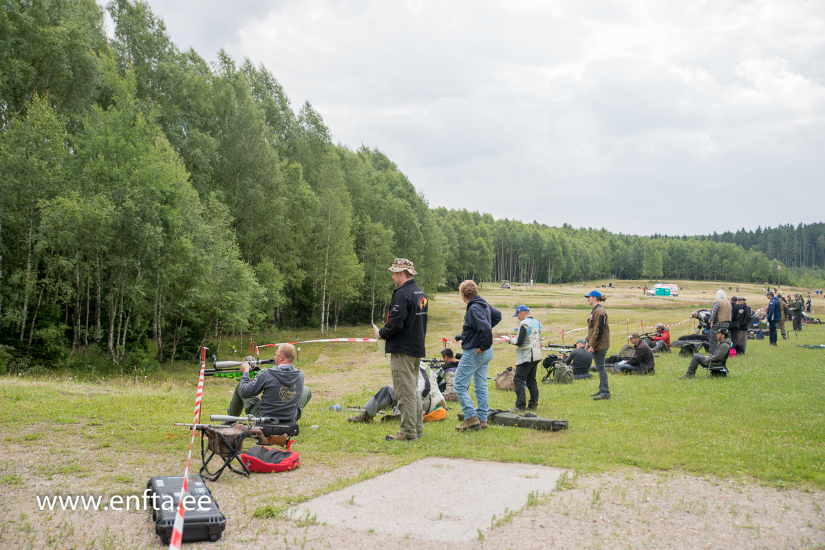 085 Shooters at several lanes